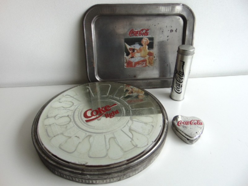 4 Coca Cola Items: Dienblad, Filmrolspiegel, Koker + Puzzel in Hartje